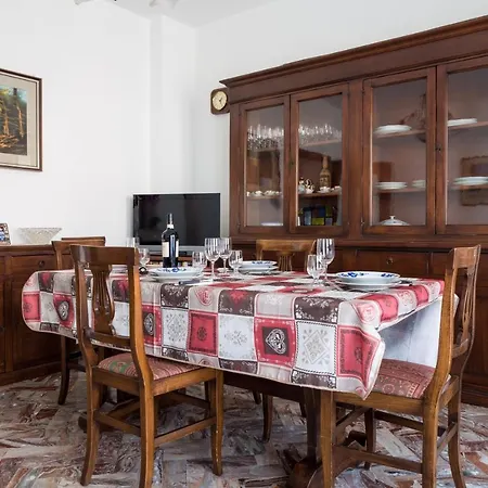 A Due Passi Dall'ospedale Apartment *