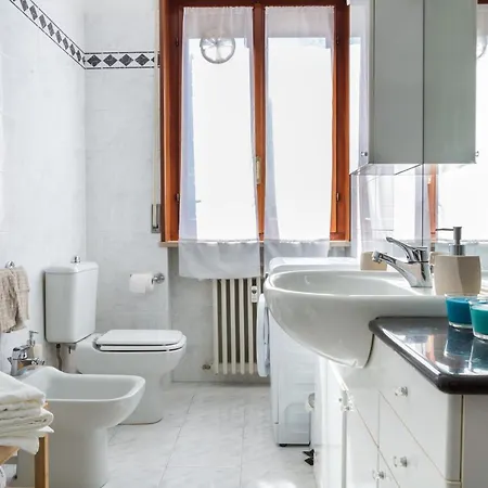 A Due Passi Dall'ospedale Apartment *